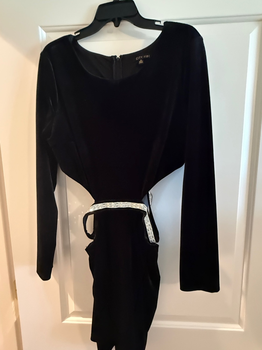 City Vibe Black Long-Sleeve Velvet Dress with Rhinestone Cutout Waist